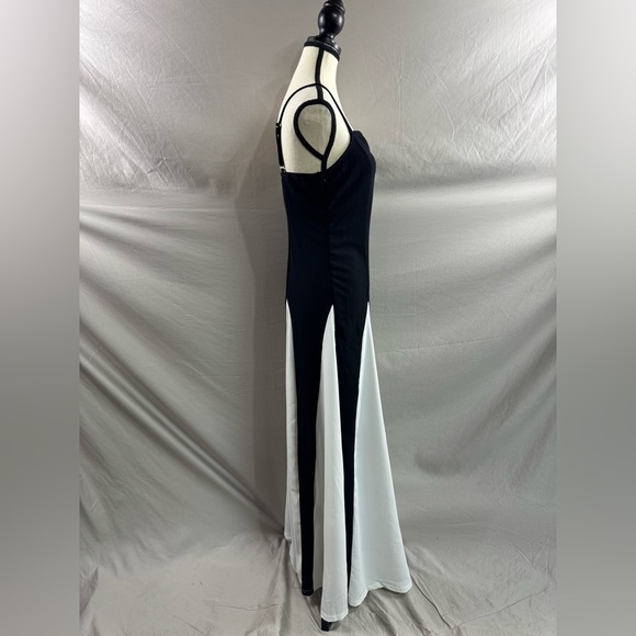 Sweetheart Neckline Two Tone Dress Black/White - Picture 10 of 10